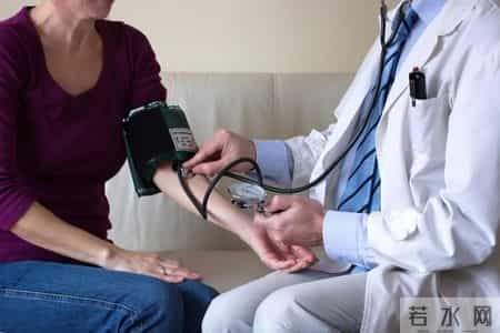 小寒过后，医生提醒高血压患者：宁可天天玩手机，也别忽视这5点