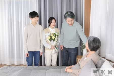 当你老了孤独一人，会跟子女一起住养老吗？听听过来人说的真心话