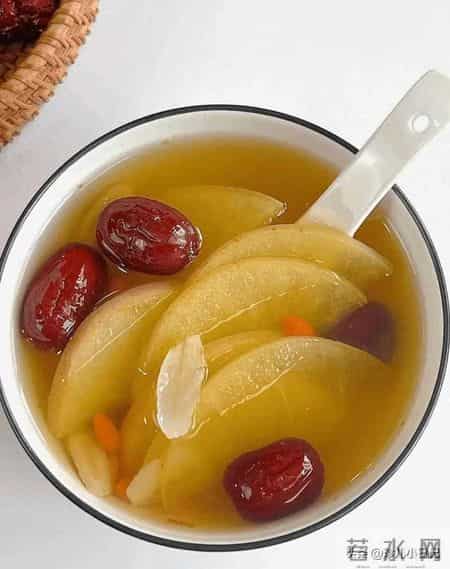 冬天上火别乱降火！一碗煮苹果水，暖脾胃、润燥止咳，虚火自己退