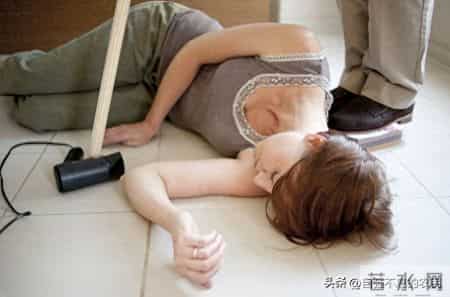 家暴无声的悲剧：产后55天的女人被丈夫暴打至重伤