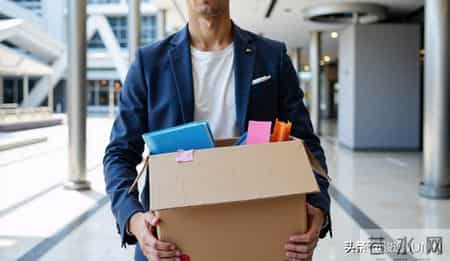 为什么中年失业后，有人越混越差，有人逆风翻盘？三个思维差异