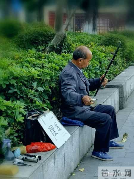 我劝50多岁的姐妹们，退休后能再就业就再业，别闲在家里招人嫌