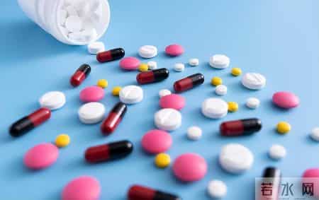 62岁老人家中突然晕倒，医生警示：坦索罗辛切勿与这5类药同服