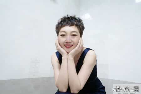 男女之间，如果不是夫妻，千万不要想着占便宜，工作中也不行