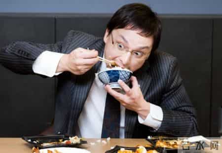 吃饭8分饱被推翻了？医生调查：过了52岁，吃饭尽量要做到这5点