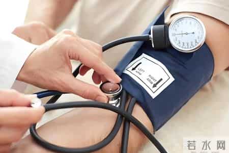 小寒过后，医生建议高血压患者：宁可天天玩手机，也别不注意6点