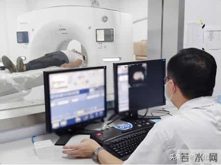 查出肺癌后，他后悔直言：肺癌早期不是胸痛，而是身上5种异常！