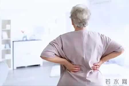 一旦患上骨质疏松，4种食物要忌口！医生：吃得越多骨钙流失越快