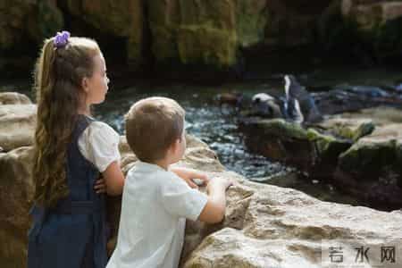 想孩子懂得分亨，要想忍受孩的自私。
