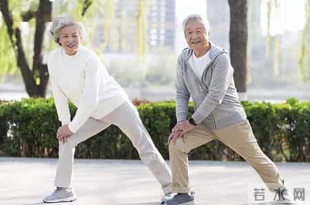 气温下降，医生呼吁中老年：宁多出门遛弯，也别忽视3种健康隐患