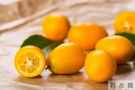 吃金桔，要不要吃皮？营养专家告诉你：金桔的皮，是否对健康有益