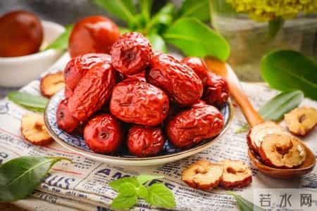 红枣是高血脂的催命符？医生建议：想要降血脂，这几种食物要少吃