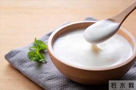 糖友喝牛奶最佳时间：早上喝还是睡前喝？喝错了，血糖越喝越不稳