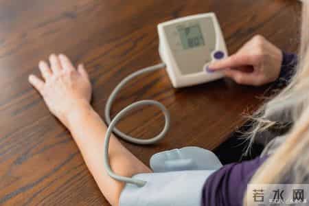 天气变冷，医生建议高血压患者：宁可天天吃鸡蛋，也别忽视这6点