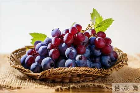 服用降糖药，不可以吃橘子？告诫：吃降糖药，2种水果请谨慎食用