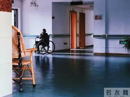 一个老护工大实话：在养老院，没人敢欺负的老人，往往不是有钱人