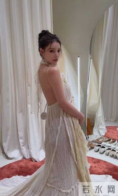 马筱梅晒婴儿房布置好温馨！朋友送迪奥宝宝服价格贵，儿子没跑了