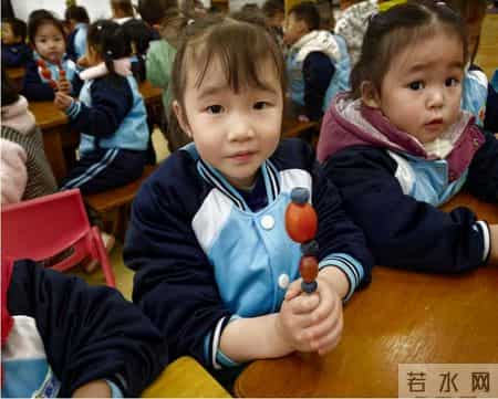 高县罗场镇幼儿园小班组：萌娃贺元旦 欢乐共成长