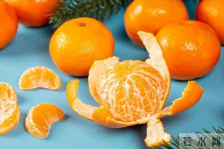 服用降糖药，不可以吃橘子？告诫：吃降糖药，2种水果请谨慎食用