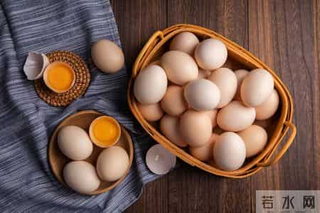 高血脂一口蛋黄不能吃？医生反复提醒：等身体出问题，后悔也晚了
