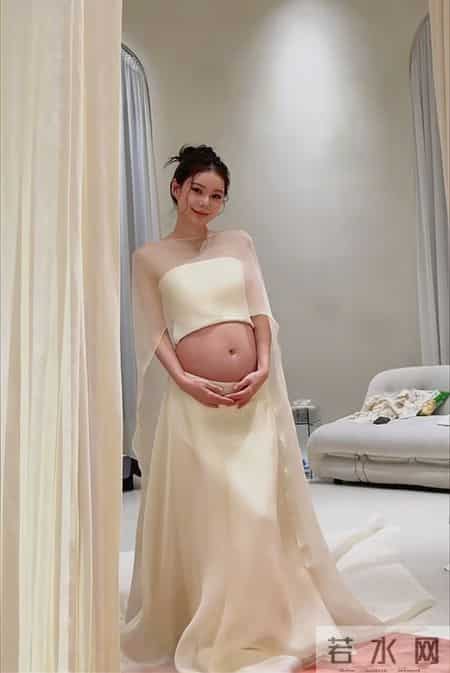 马筱梅拍孕晚期写真照，胃口好但四肢纤瘦，一顿饭五菜三汤一水果