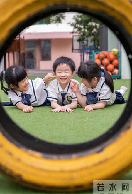 送娃上幼儿园别只说听老师话！这9句话更重要