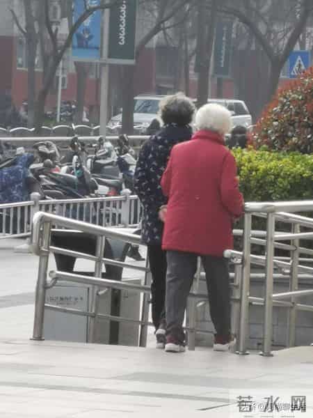 65岁姑妈突然病逝，我才发现：多数女人没有真正的“养老生活”