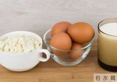 胃病与鸡蛋有关？医生：胃不好的老年人，吃鸡蛋千万避免4种食物