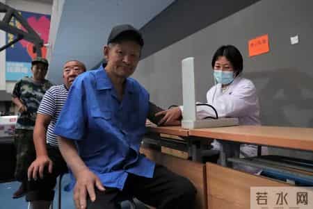 白酒再次成为关注中心！医生提醒：冠心病喝白酒时，多留意4点！