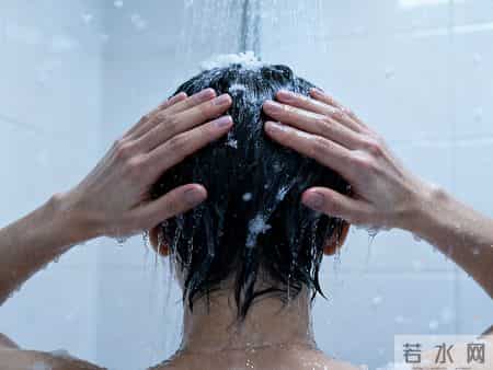 洗澡可能影响寿命！医生再次提醒：68岁以后，牢记洗澡“4不要”