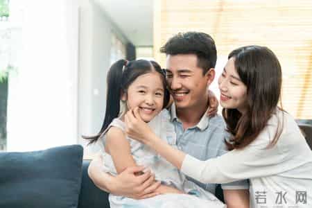 不要在小事上消耗孩子，他不会停止爱你，但他会停止爱自己。