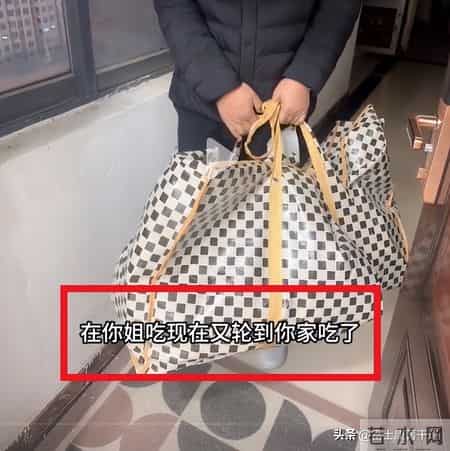 “拒给亲爸养老”骂上热搜：撕开多少中国老人遮羞布