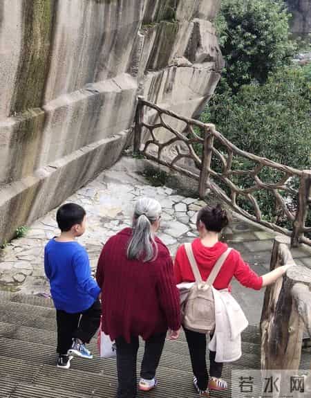 养了半辈子父母，老了却要靠孩子，这算不算报应