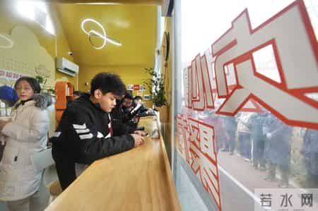 充电宝、保温杯、暖贴，朝阳安贞向新就业群体送上暖心礼包