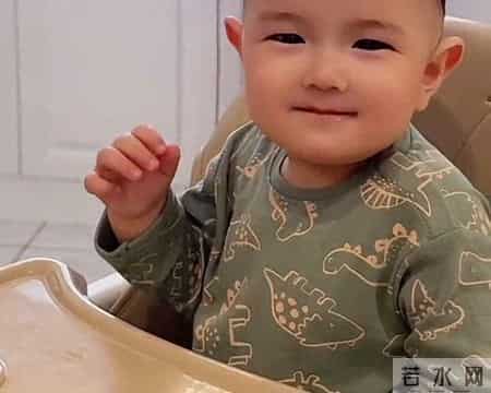 小老三还能听懂俄语呢 人类幼崽