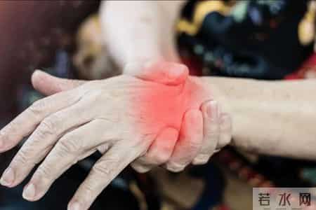 医生研究发现：天天喝酒的糖尿病人，临近60岁多数或有7种异样