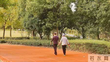 女子确诊反流性食管炎，医生：这些习惯或加重病情，大家都要注意