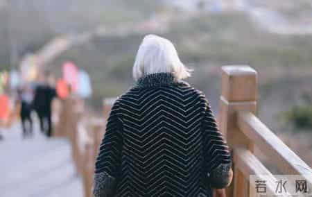 老了才懂-家有一老如有一宝，是天大谎言！80岁后，儿女慢慢嫌弃