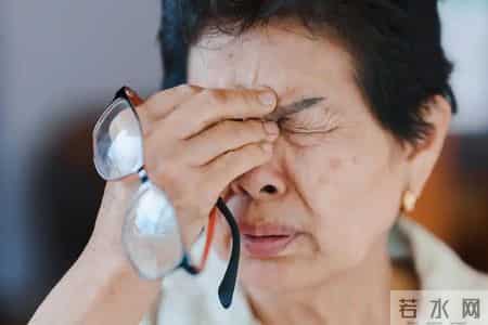 为什么眼睛越来越模糊？你以为是老了，提醒：或是3种疾病的前兆