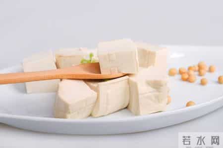 晒太阳补钙是假的？骨科医生：人老了想补钙，这5事比晒太阳重要