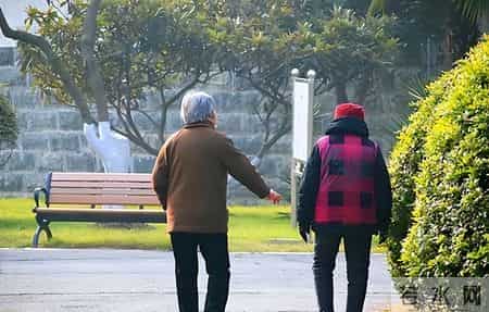 医院发现：血管有问题的人，身体一般或可能有4个表现？