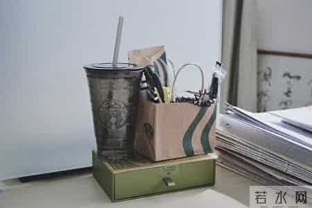 刷到朋友圈有人吐槽“上班如上坟”，我狠狠共情了。尤其是公司被