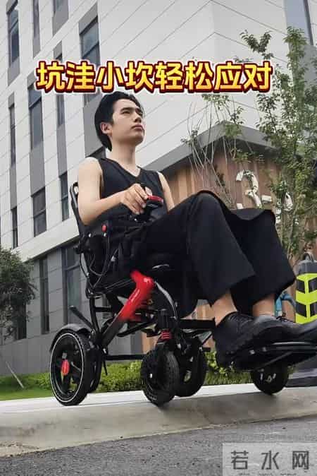 发现没？最近很多年轻人骑电动轮椅上下班！这是怎么回事？