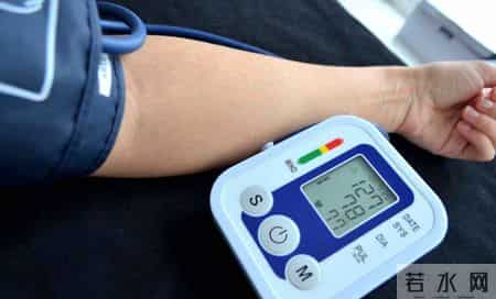 医生提醒：高血压最危险的信号，不是头晕眼花，而是这6个症状