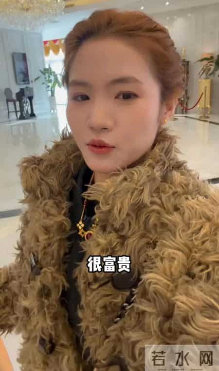 有钱心态就变了？优优面馆开会训员工，全程严肃，被喊很强势