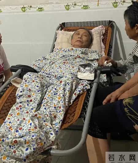 妈卵巢癌5%存活率熬8年，最后连水都吐，我只盼她少受点罪