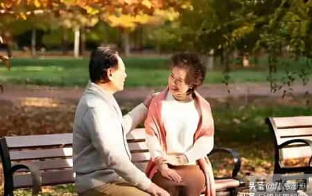 人到晚年才懂：养老钱握得再紧，给子女留“两条路”才是真远见！