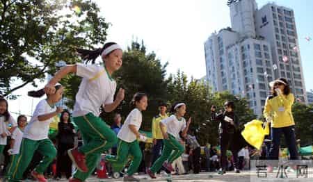 生娃不看避孕套价格：北京育儿补贴开放申领，保障托底才是底气