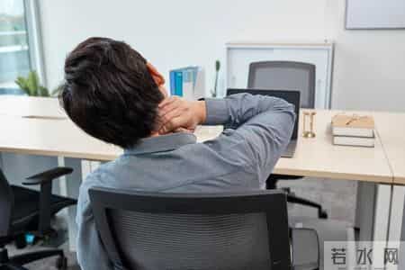 小寒过后，医生建议高血压患者：宁可天天玩手机，也别不注意6点