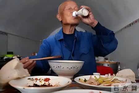 调查得出：每天都喝酒的人，大多到了55岁后，身体或有5种痛苦